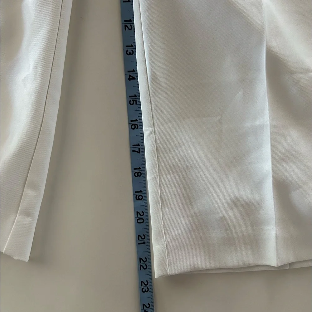 NWOT Wide Leg Crepe Capris in Winter White - Picture 6 of 12
